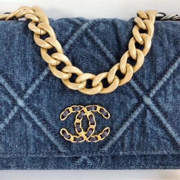 💓Sold💓Chanel 19 WOC - Picture 7 of 16